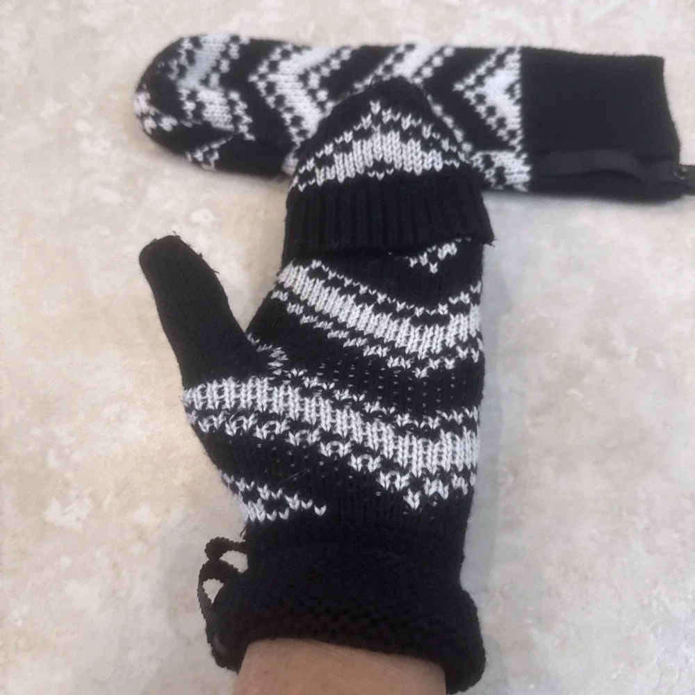 Lululemon Black White Chevron Convertible‎ Mittens Fingerless Cashmere Blend
